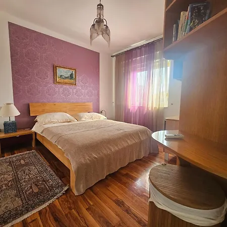 Apartman Purple Split